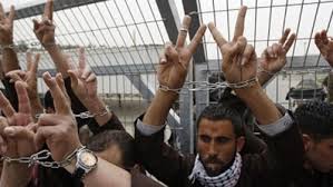 فلسطين: حالة غليان في سجون الاحتلال وحملة للتضامن مع الأسري وتصعيد التحرك